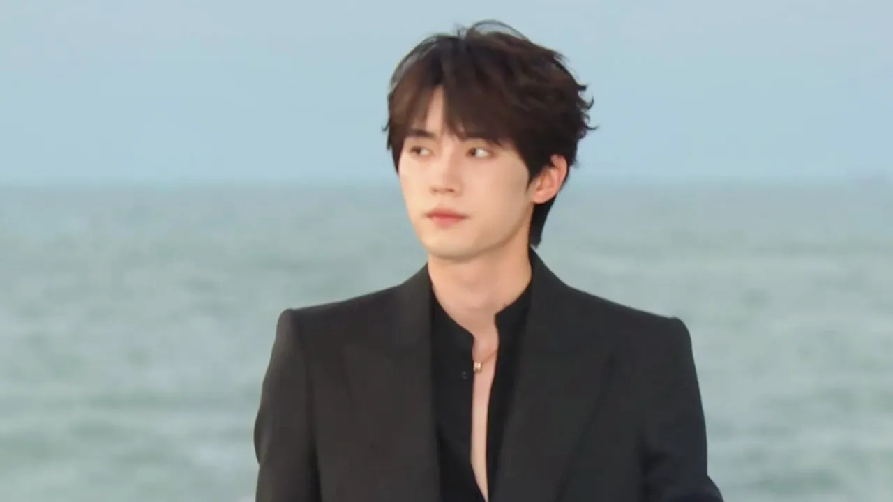 海外华人如何解除地区限制观看ELLE风尚大典？周翊然黑色套装引爆热议