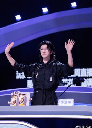 海外华人如何突破地区限制观看华晨宇担任首席评审的《声鸣远扬》总决赛