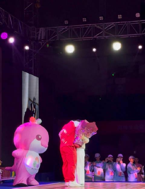 海外华人如何突破限制，第一时间见证刘焕华夺金后浪漫求婚？3个实用方法分享