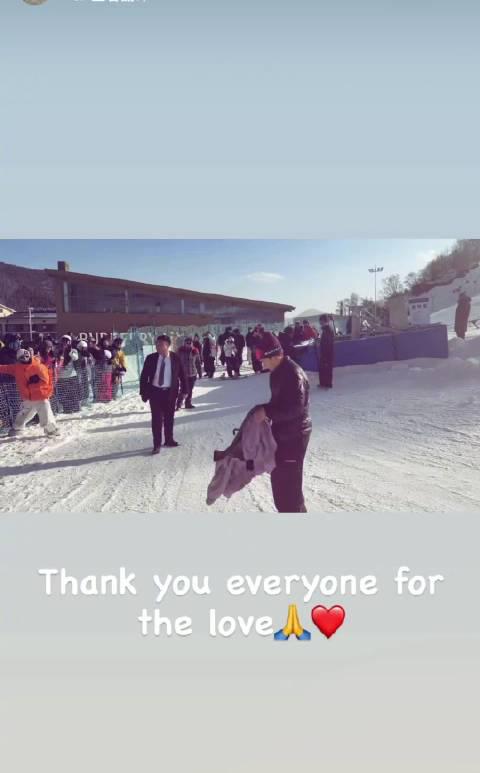苏翊鸣雪场宠粉现场曝光！这件外套背后的暖心故事让人泪目