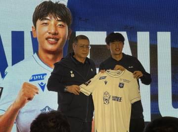 中国足球新星闪耀欧洲!徐彬接近英超狼队,18岁小将签约法甲欧塞尔