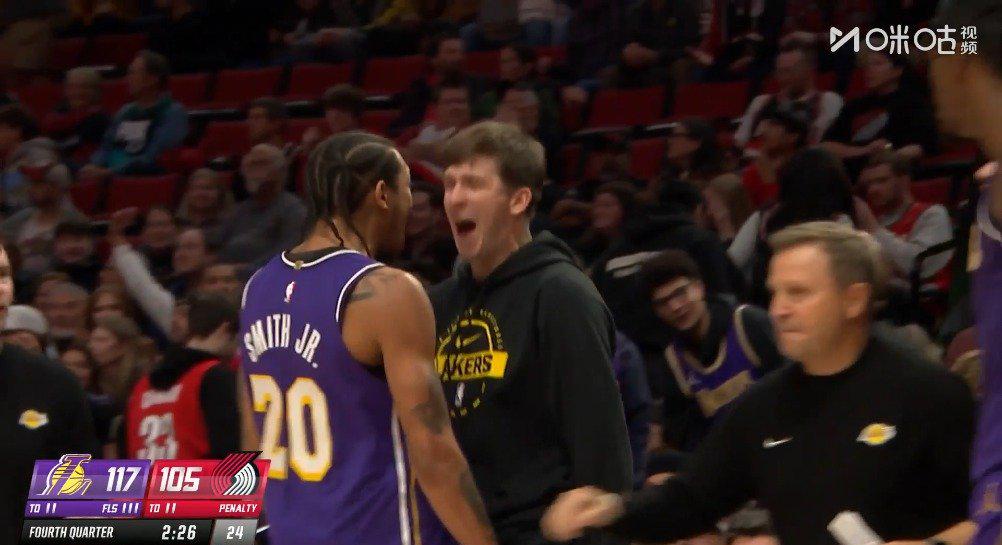 海外华人看NBA太痛苦？三招教你破解地区限制，湖人新秀表现惊艳全场！