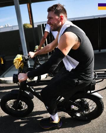 东契奇豪气送队友“黑科技”座驾!除了环保,这礼物背后藏着什么小心思?